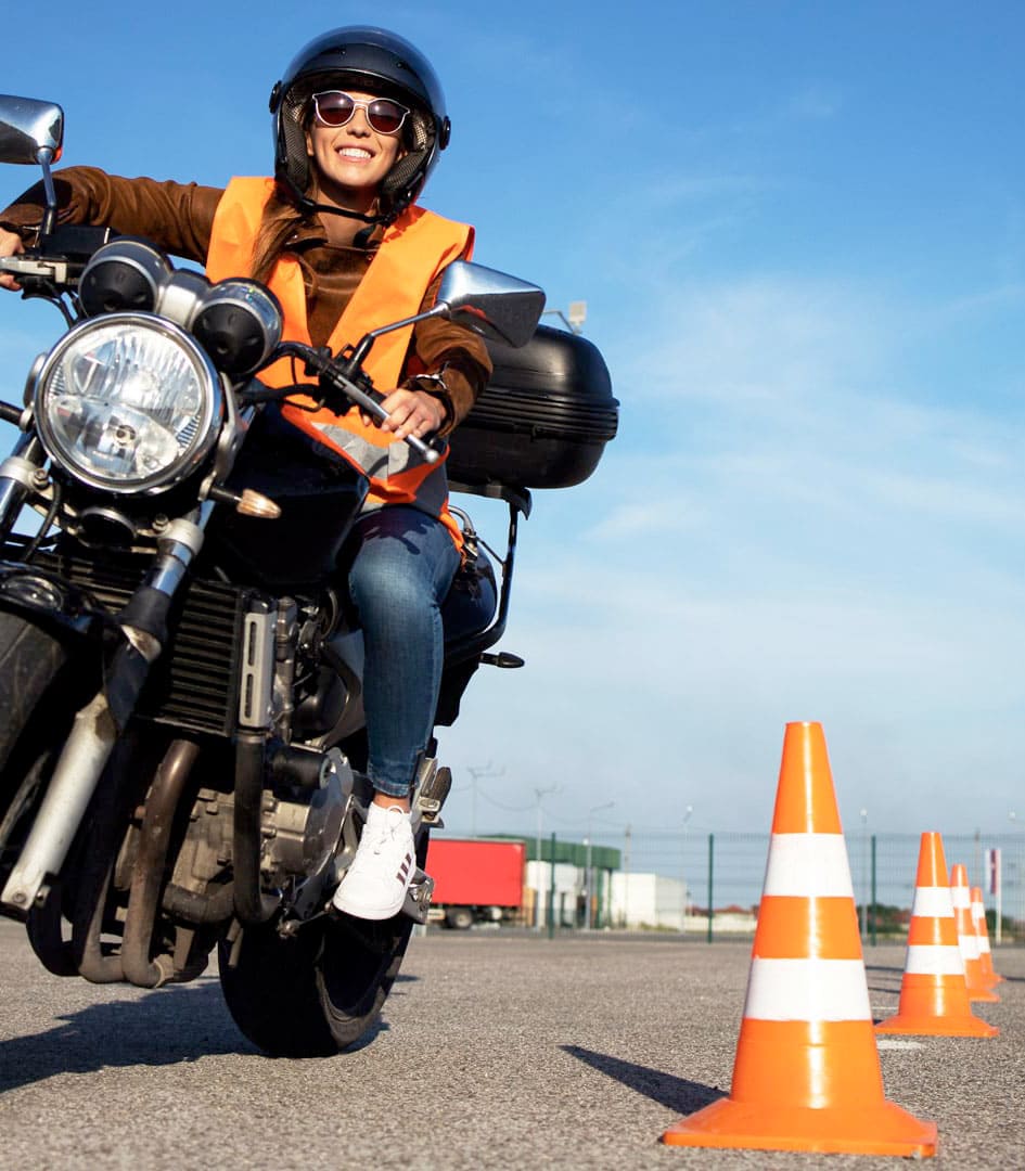 Impara a guidare la moto in sicurezza, in un’area dedicata e attrezzata.